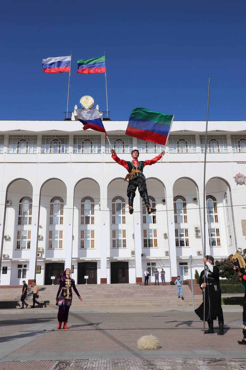 В Махачкале состоялся культурно-просветительский проект лауреата Всероссийского фестиваля-конкурса любительских творческих коллективов народной студии канатоходцев «Пехлеван»