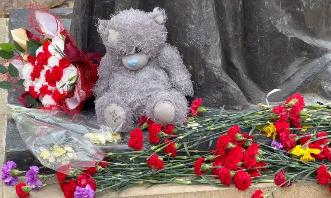 В дагестанских государственных музеях прошла минута молчания в память о погибших в теракте в Подмосковье.