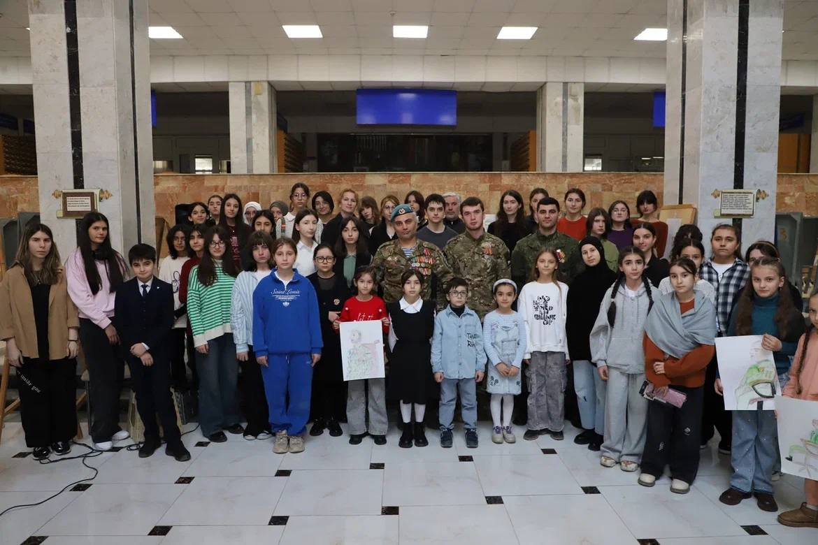 В Дагестане прошла Всероссийская патриотическая акция «ПОРТРЕТ ГЕРОЯ».