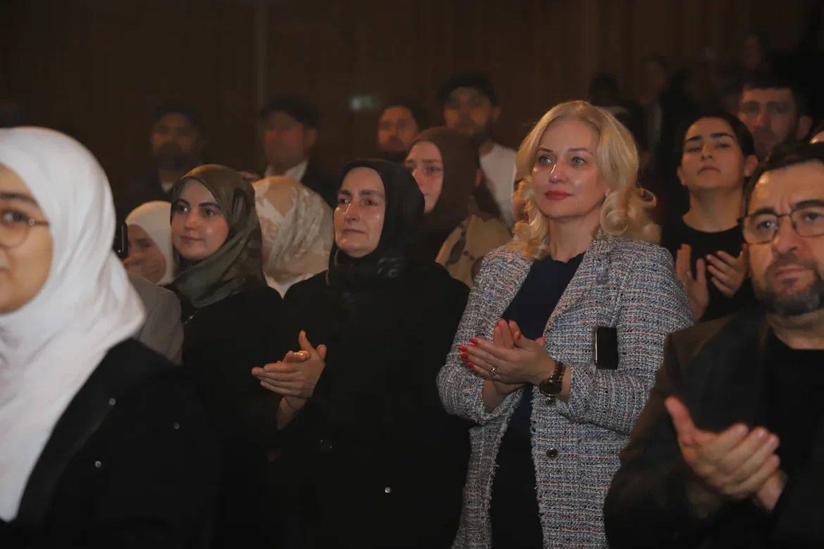 Премьера спектакля-драмы на русском языке «Слава», основанного на событиях СВО, состоялась в Аварском театре.