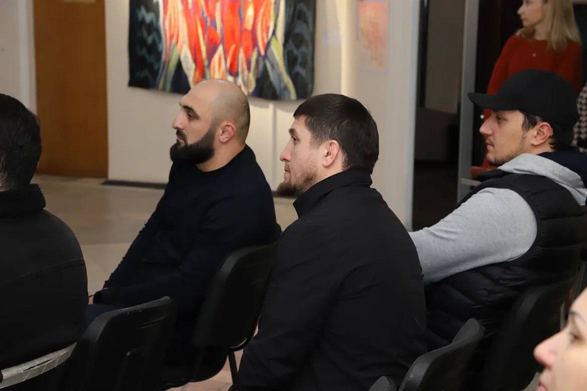 Зарема Бутаева: (https://t.me/ButaevaZ) «Всесторонняя поддержка участников специальной военной операции, будь то гуманитарная помощь или организация благотворительного концерта - неотъемлемая часть нашей деятельности».