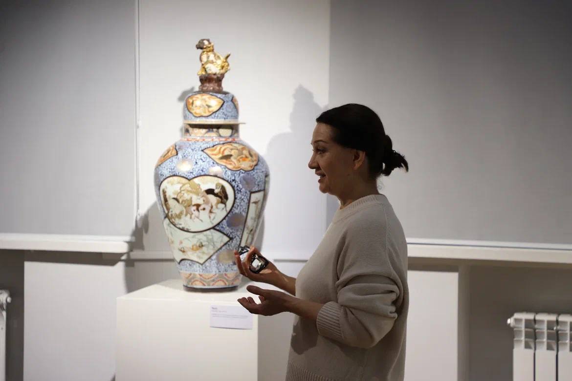 Зарема Бутаева посетила выставку «Искусство Востока» в Дагестанском музее изобразительных искусств им. П.С. Гамзатовой.