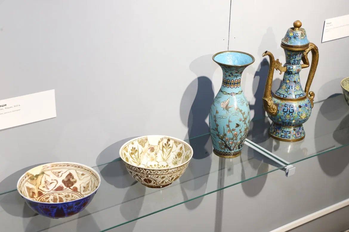 Зарема Бутаева посетила выставку «Искусство Востока» в Дагестанском музее изобразительных искусств им. П.С. Гамзатовой.