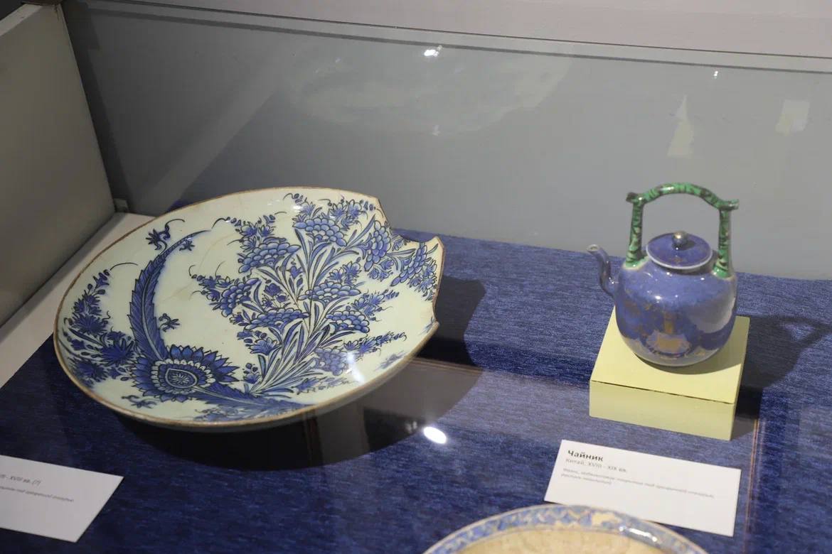 Зарема Бутаева посетила выставку «Искусство Востока» в Дагестанском музее изобразительных искусств им. П.С. Гамзатовой.