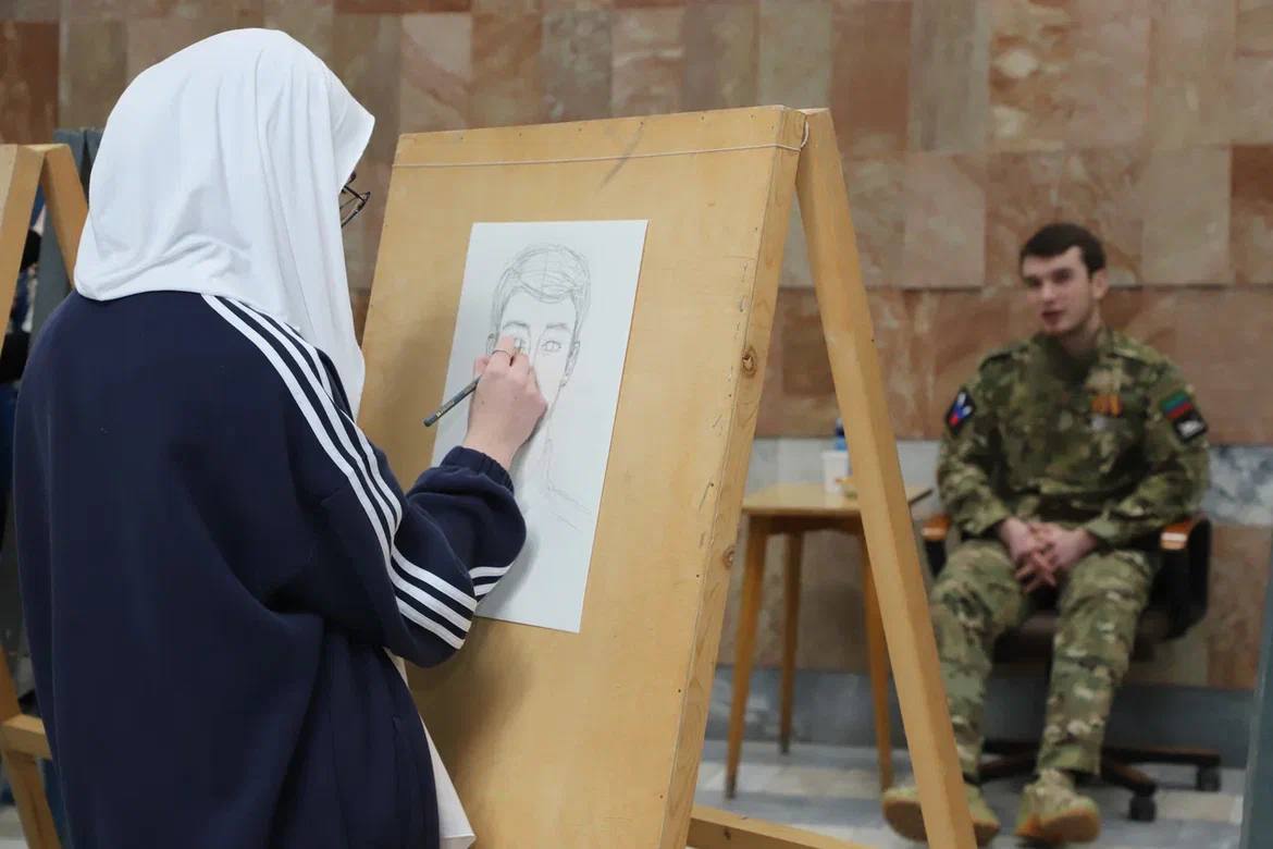 В Дагестане прошла Всероссийская патриотическая акция «ПОРТРЕТ ГЕРОЯ».