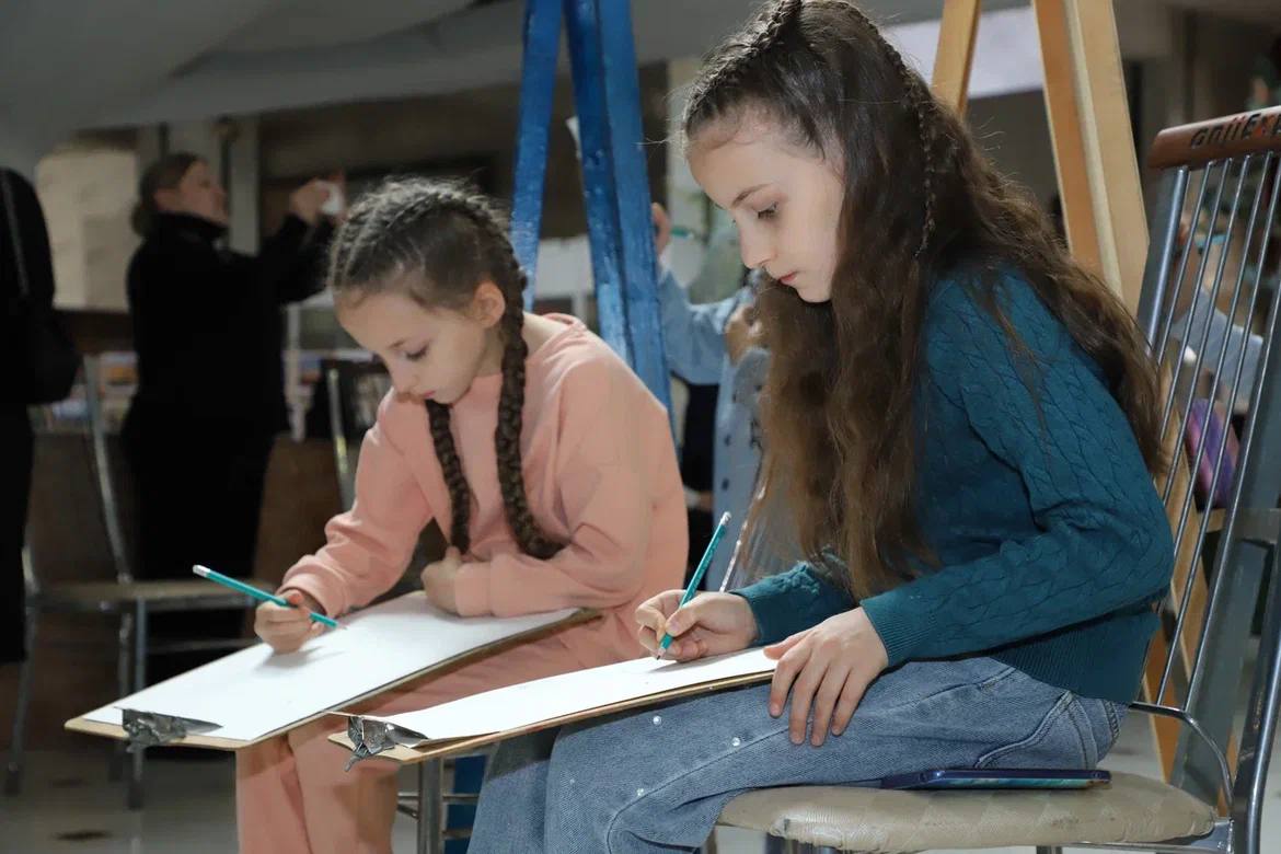 В Дагестане прошла Всероссийская патриотическая акция «ПОРТРЕТ ГЕРОЯ».