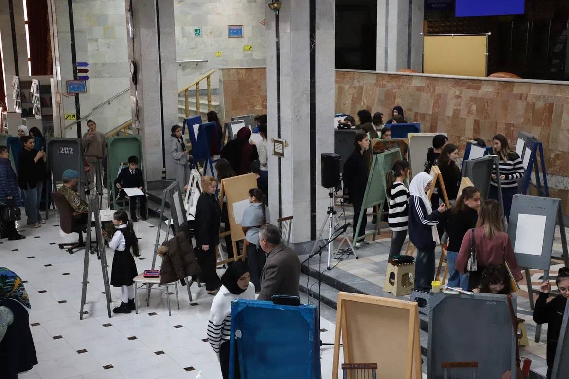 В Дагестане прошла Всероссийская патриотическая акция «ПОРТРЕТ ГЕРОЯ».