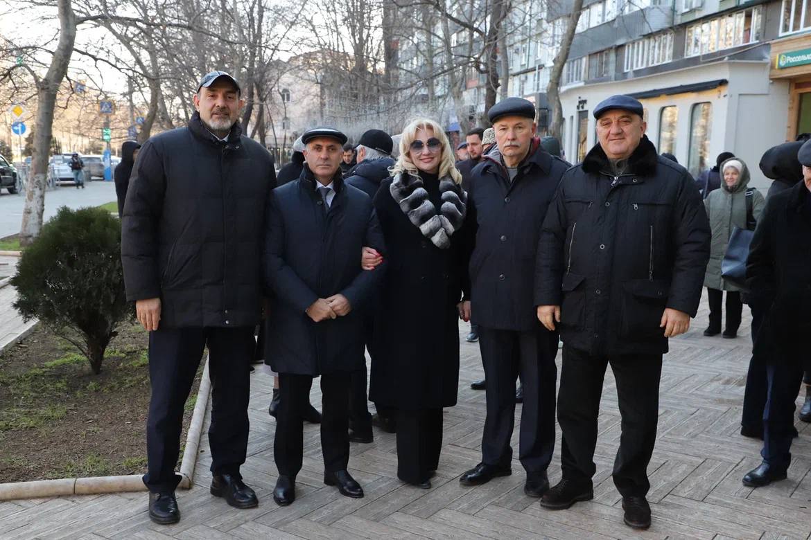 Мемориальную плиту дагестанскому композитору Мураду Кажлаеву открыли в Махачкале.