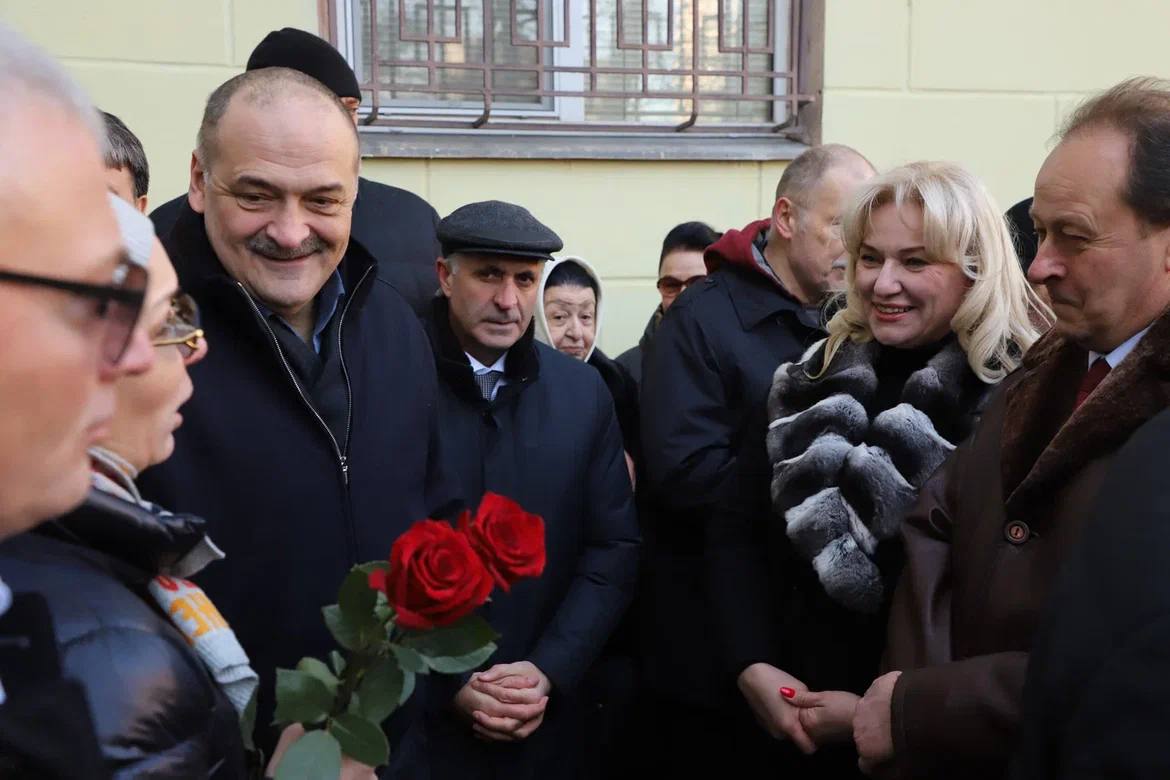 Мемориальную плиту дагестанскому композитору Мураду Кажлаеву открыли в Махачкале.