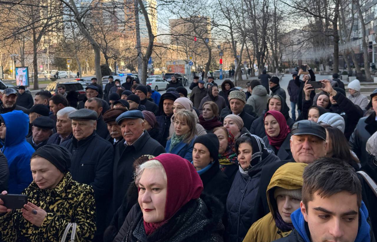 Мемориальную плиту дагестанскому композитору Мураду Кажлаеву открыли в Махачкале.