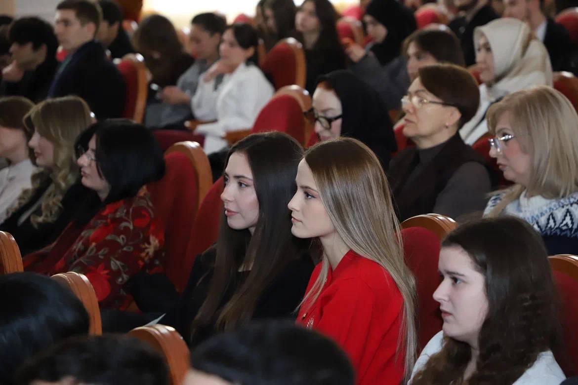 Зарема Бутаева посетила Дагестанский государственный университет в преддверии Дня российского студенчества.