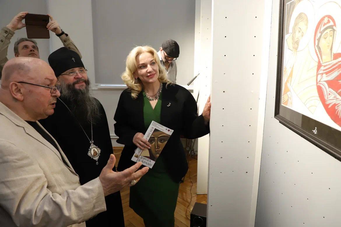 Вернисаж выставки Абдулзагира Мусаева «Дорога к храму» состоялся в Махачкале.